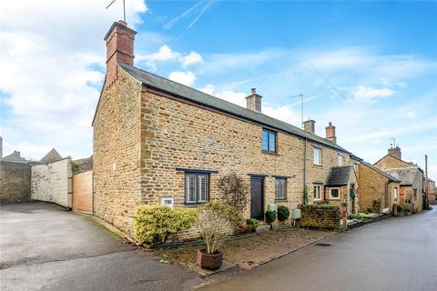 3 bedroom semi-detached house for sale, Bulls Lane, Banbury OX17