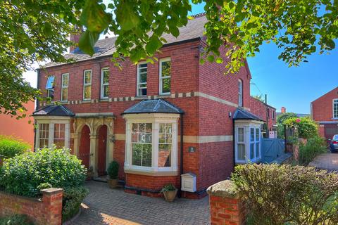 5 bedroom semi-detached house for sale, Finedon Road, Wellingborough NN9