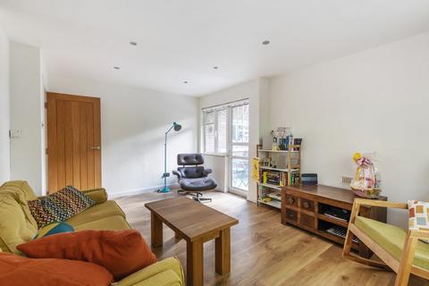 2 bedroom apartment to rent, Shepherds Hill London N6