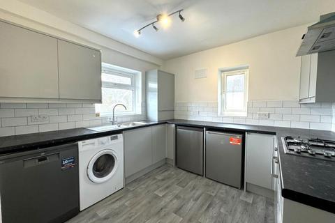 3 bedroom maisonette to rent, Park Road, Staines TW19