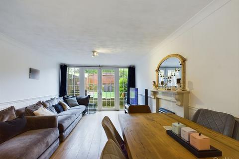 32 Hollywoods, Croydon, CR0 9JJ