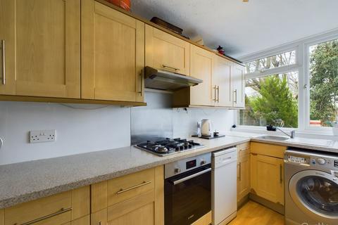 32 Hollywoods, Croydon, CR0 9JJ