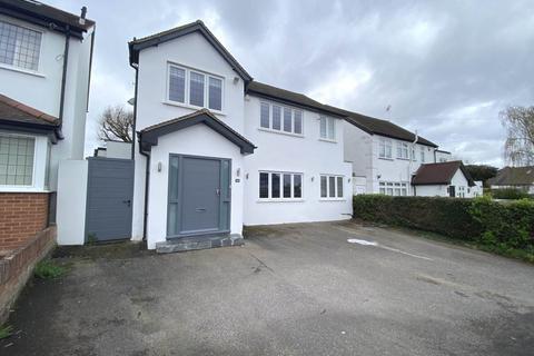 3 bedroom detached house to rent, Silverston Way, Stanmore