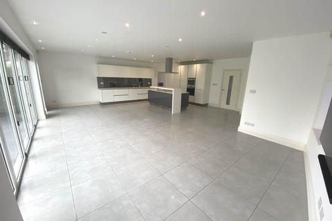 3 bedroom detached house to rent, Silverston Way, Stanmore
