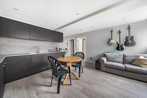 1 bedroom apartment to rent, Batavia Road,  Sunbury-on-thames,  TW16