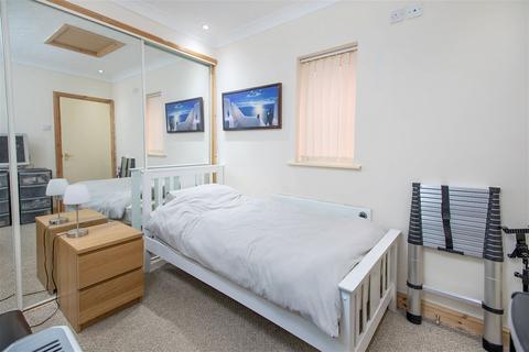 28 Dolver Close, Corby, NN18 8NB