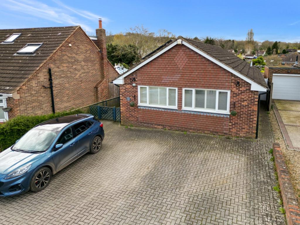 Norah Lane, Higham, Rochester, Kent, ME3 4 bed detached bungalow for