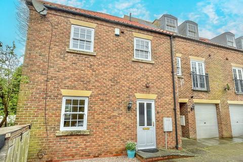 3 bedroom end of terrace house for sale, Coach House Court, Caistor, Lincolnshire, LN7