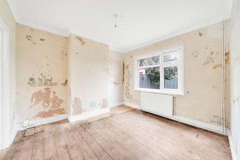 30 Lincoln Road, Erith, DA8 2EE