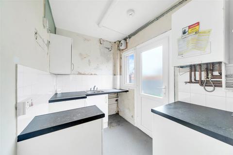 30 Lincoln Road, Erith, DA8 2EE