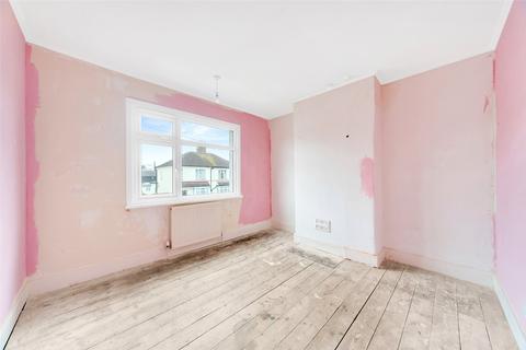 30 Lincoln Road, Erith, DA8 2EE