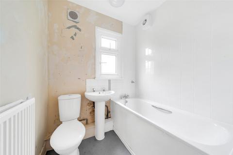 30 Lincoln Road, Erith, DA8 2EE