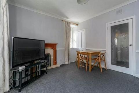 2 bedroom flat to rent, 1053L – Simon Square, Edinburgh, EH8 9HP