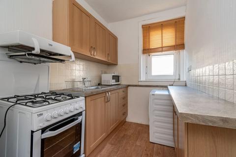 2 bedroom flat to rent, 1053L – Simon Square, Edinburgh, EH8 9HP