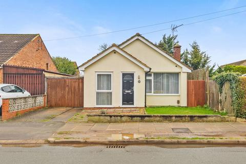 2 bedroom detached bungalow for sale, Woodland Avenue, Kettering NN15