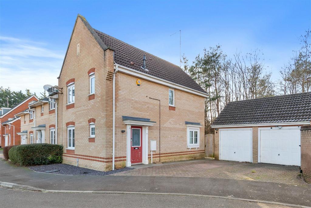 Abbots Way, Kettering NN15 3 bed semidetached house for sale £250,000