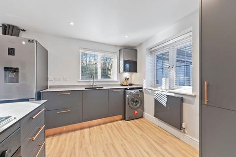 38 Abbots Way, Kettering, NN15 6FW