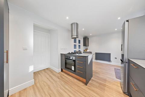 38 Abbots Way, Kettering, NN15 6FW