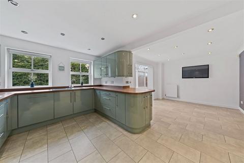 9 Forest Glade, Kettering, NN16 9SP