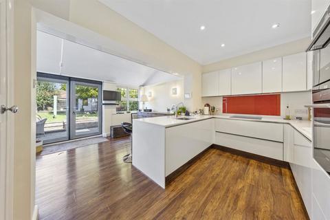 4 bedroom detached house for sale, Neale Avenue, Kettering NN16