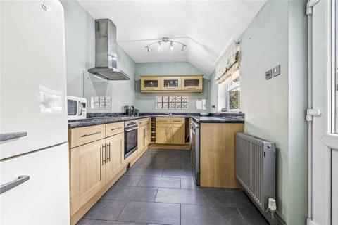 4 Bowling Green Avenue, Kettering, NN15 7QJ