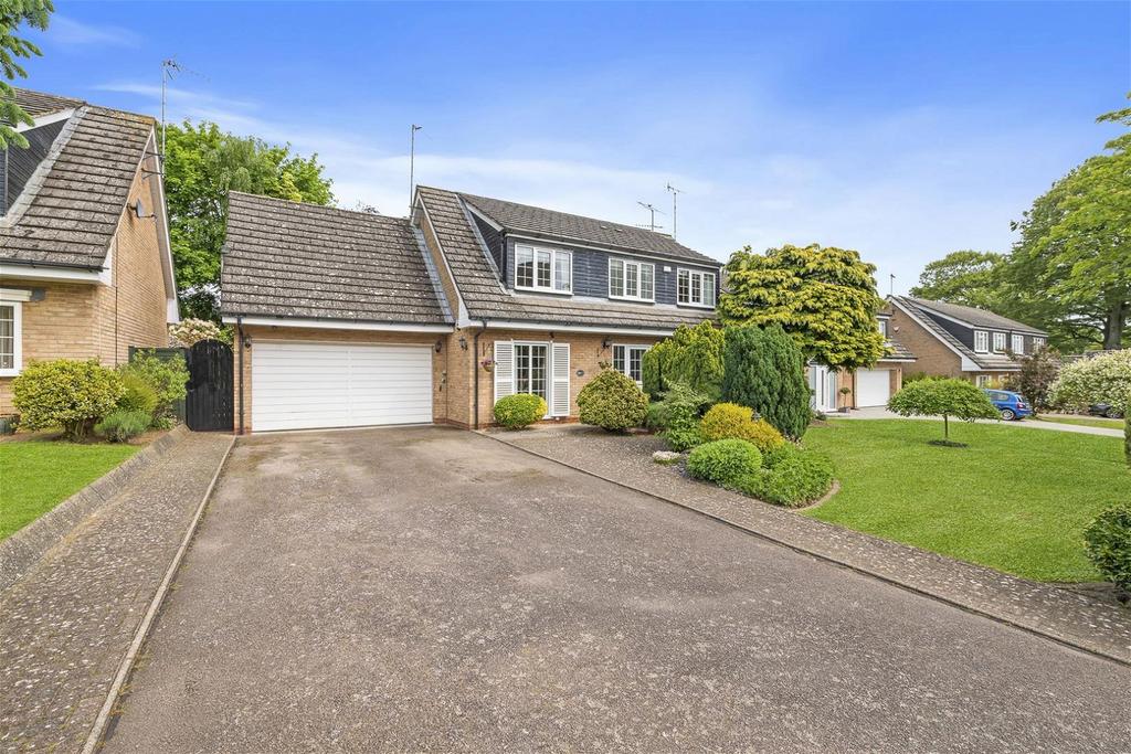 Mackworth Drive, Finedon NN9 4 bed detached house for sale £500,000