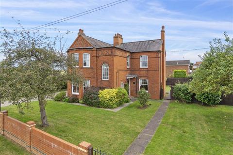 4 bedroom detached house for sale, Thrapston Road, Finedon NN9