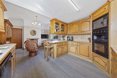 68 Thrapston Road, Finedon, Wellingborough, NN9 5DG