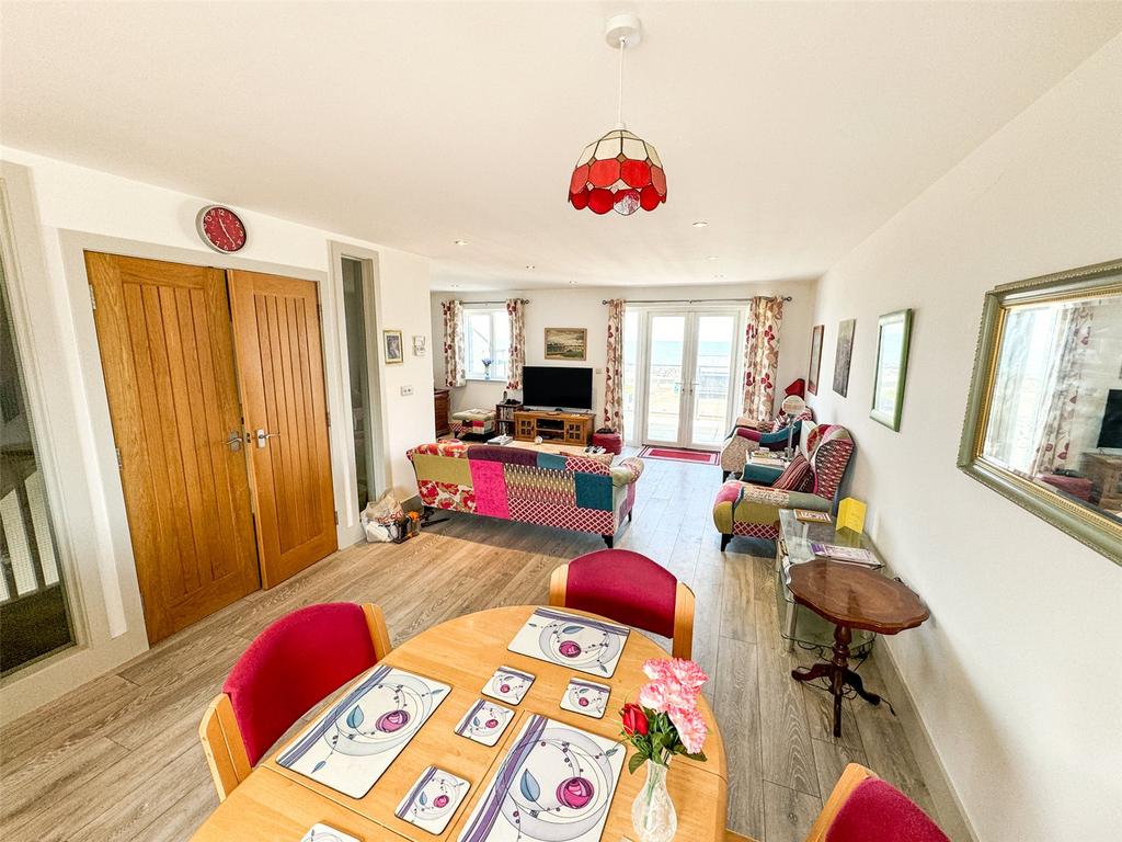 Marine Parade, Tywyn, Gwynedd, LL36 4 bed terraced house for sale £
