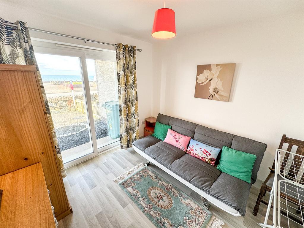 Marine Parade, Tywyn, Gwynedd, LL36 4 bed terraced house for sale £