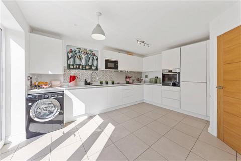 15 Ambler Close, Burton Latimer, Kettering, NN15 5ZN