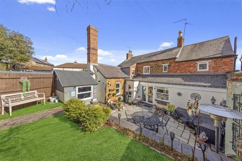 4 bedroom detached house for sale, High Street, Broughton NN14