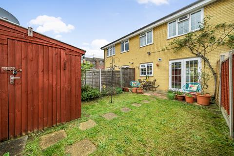4 Hawksway, Staines-upon-thames, TW18 4RY