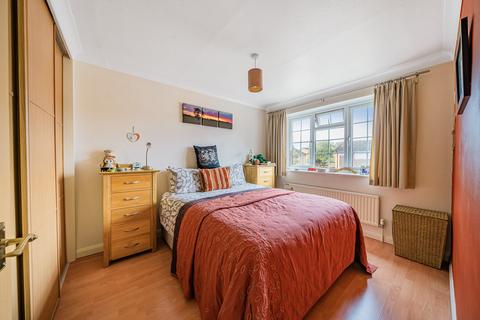 4 Hawksway, Staines-upon-thames, TW18 4RY