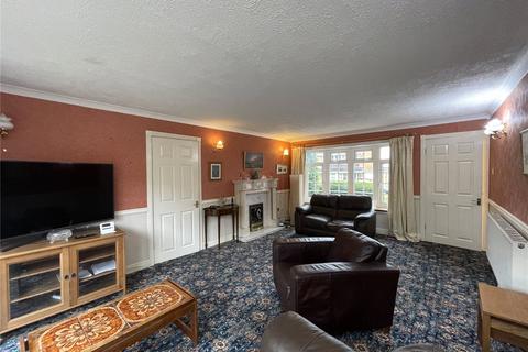 12 Bronte Drive, Kidderminster, DY10 3YU