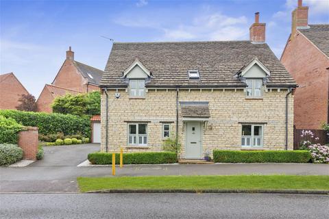 4 bedroom detached house for sale, School Road, Mawsley NN14