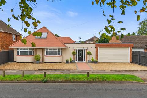 3 bedroom detached bungalow for sale, Windmill Avenue, Kettering NN15