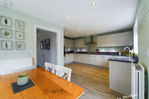 5 bedroom detached house to rent, Bramley Road, Berryfields