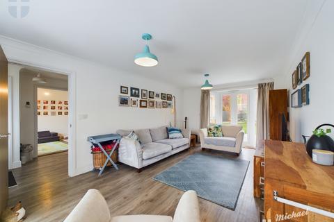 5 bedroom detached house to rent, Bramley Road, Berryfields