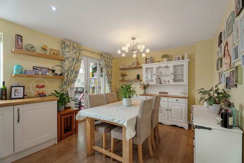 13 Helena Close, Nuneaton, CV10 7DF