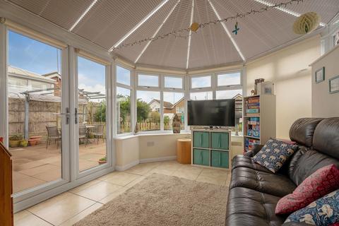 13 Helena Close, Nuneaton, CV10 7DF