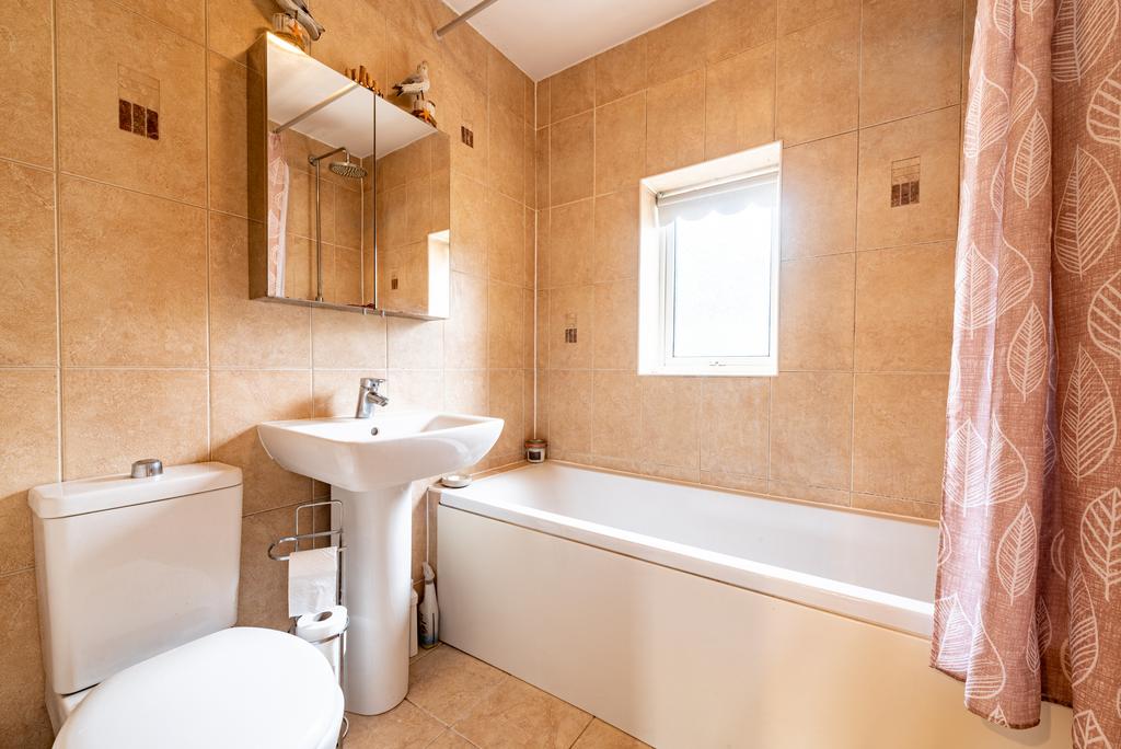 5 Ambarrow Crescent-9