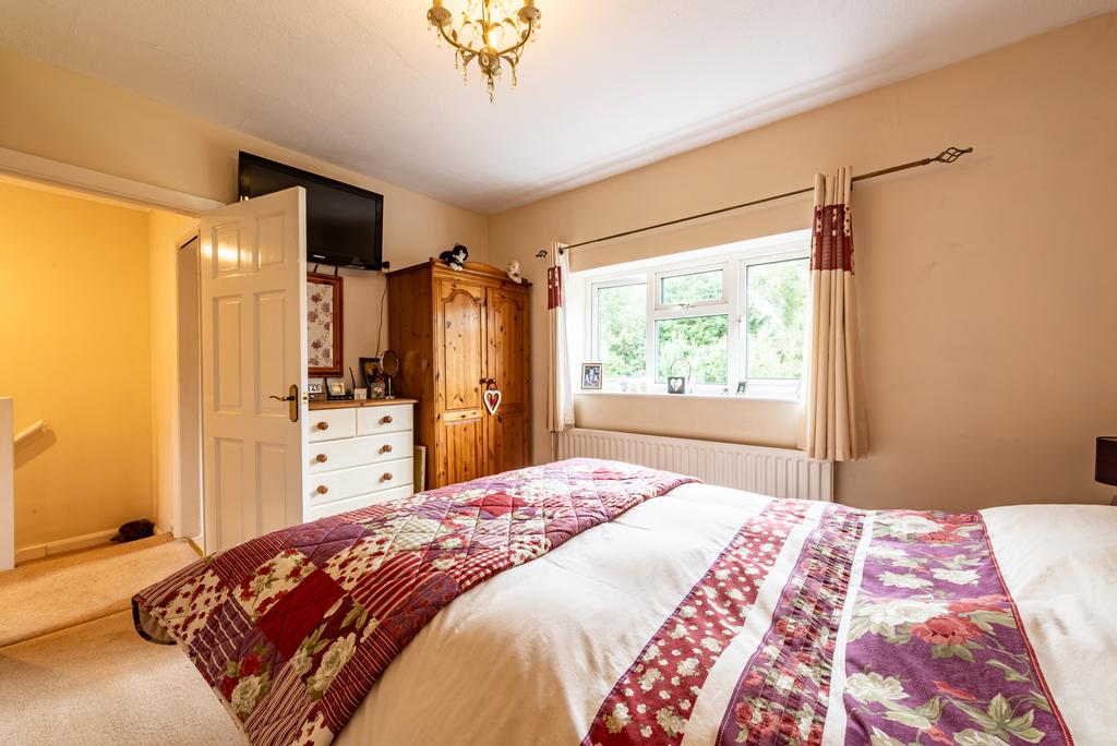 5 Ambarrow Crescent-8