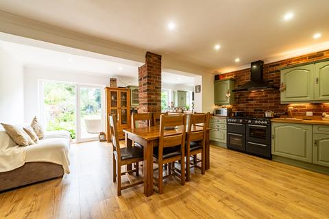 5 Ambarrow Crescent, Sandhurst, GU47 8JA