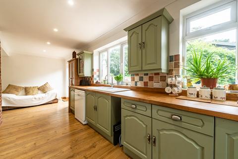 5 Ambarrow Crescent, Sandhurst, GU47 8JA