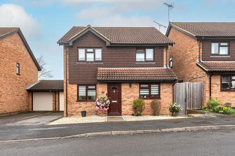 6 Borderside, Yateley, GU46 6LJ