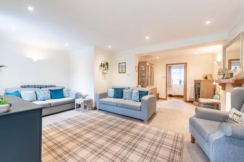 6 Borderside, Yateley, GU46 6LJ