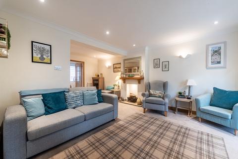 6 Borderside, Yateley, GU46 6LJ