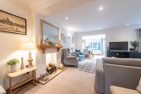6 Borderside, Yateley, GU46 6LJ