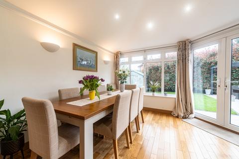 6 Borderside, Yateley, GU46 6LJ